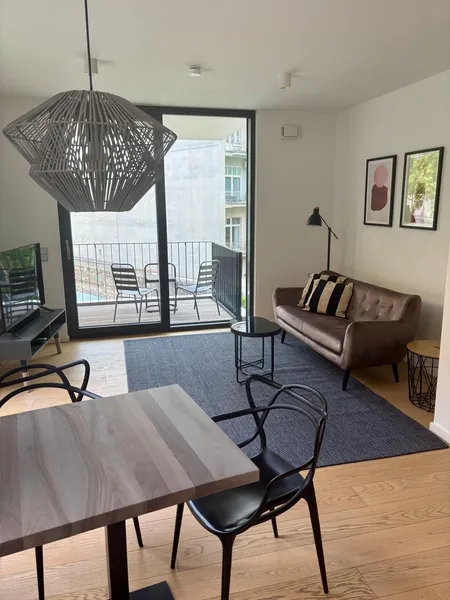 Zentral gelegene 2-Zi.-Whg. Zum ruhigen Innenhof, Möbliert mit Einbauküche,  Balkon und Kellerraum — photo 1